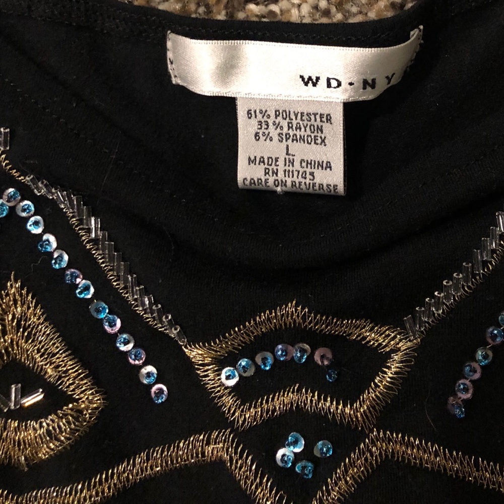 💥 3/$10!!! WD.NY Blouse W/ Blue & Gold Design
